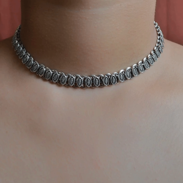 Modish leafy silver choker | Desinger leaf pattern silver necklace