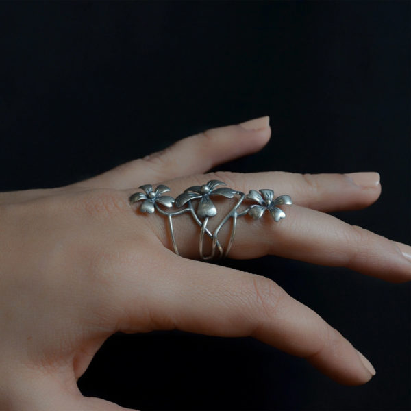 Trendy Flower shaped silver ring | Untamed veil silver ring