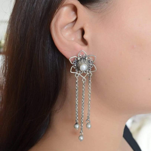 Contemporary Floral earring with hanging chains