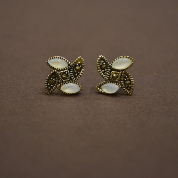 Marcasite pearl silver stud