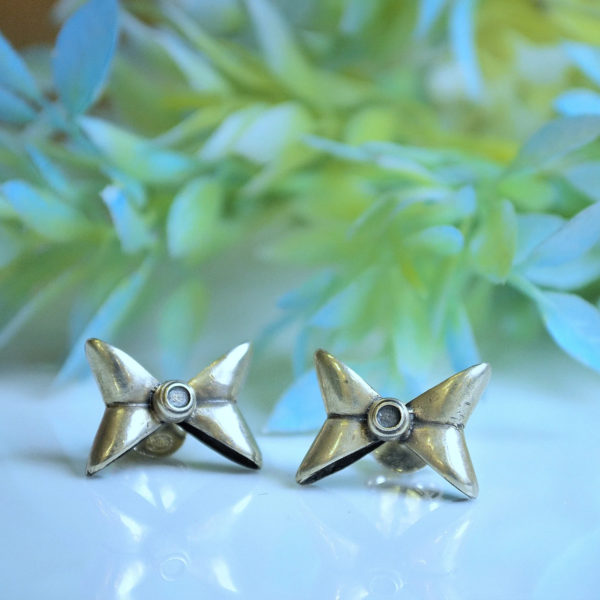 Mini Bow Silver ear stud