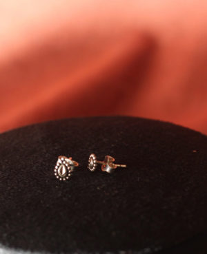 Water drop silver ear stud