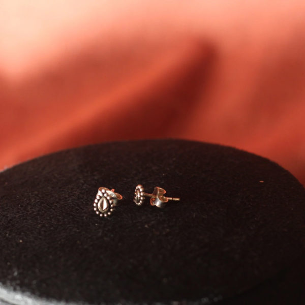 Water drop silver ear stud