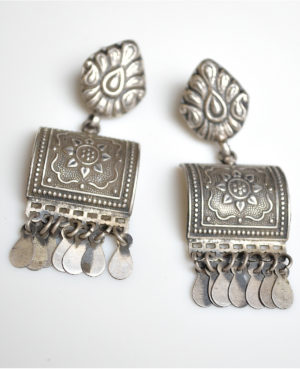 Square with dazzling motif & mini beads silver earring