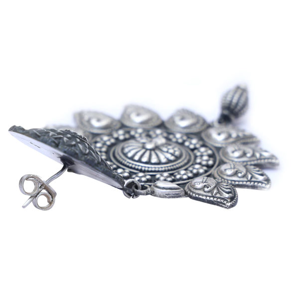 Stunning Motif Silver earring