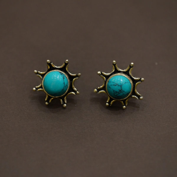 Blue shade stone Ear stud