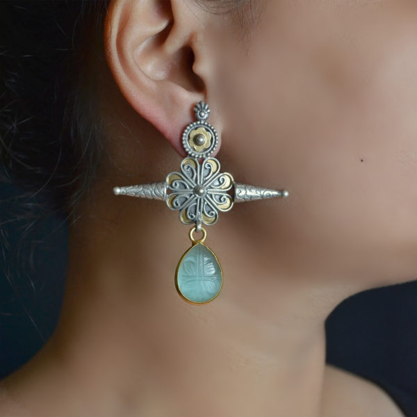 Flowery silver dangler with water drop stone